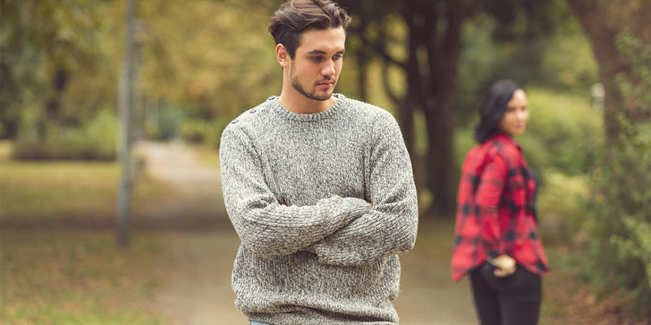 12 Signs Someone Is Pretending To Like You